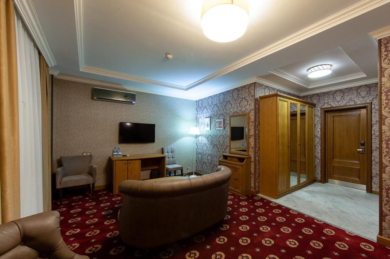 Sacvoyage Hotel Алма Ата Екстериор снимка