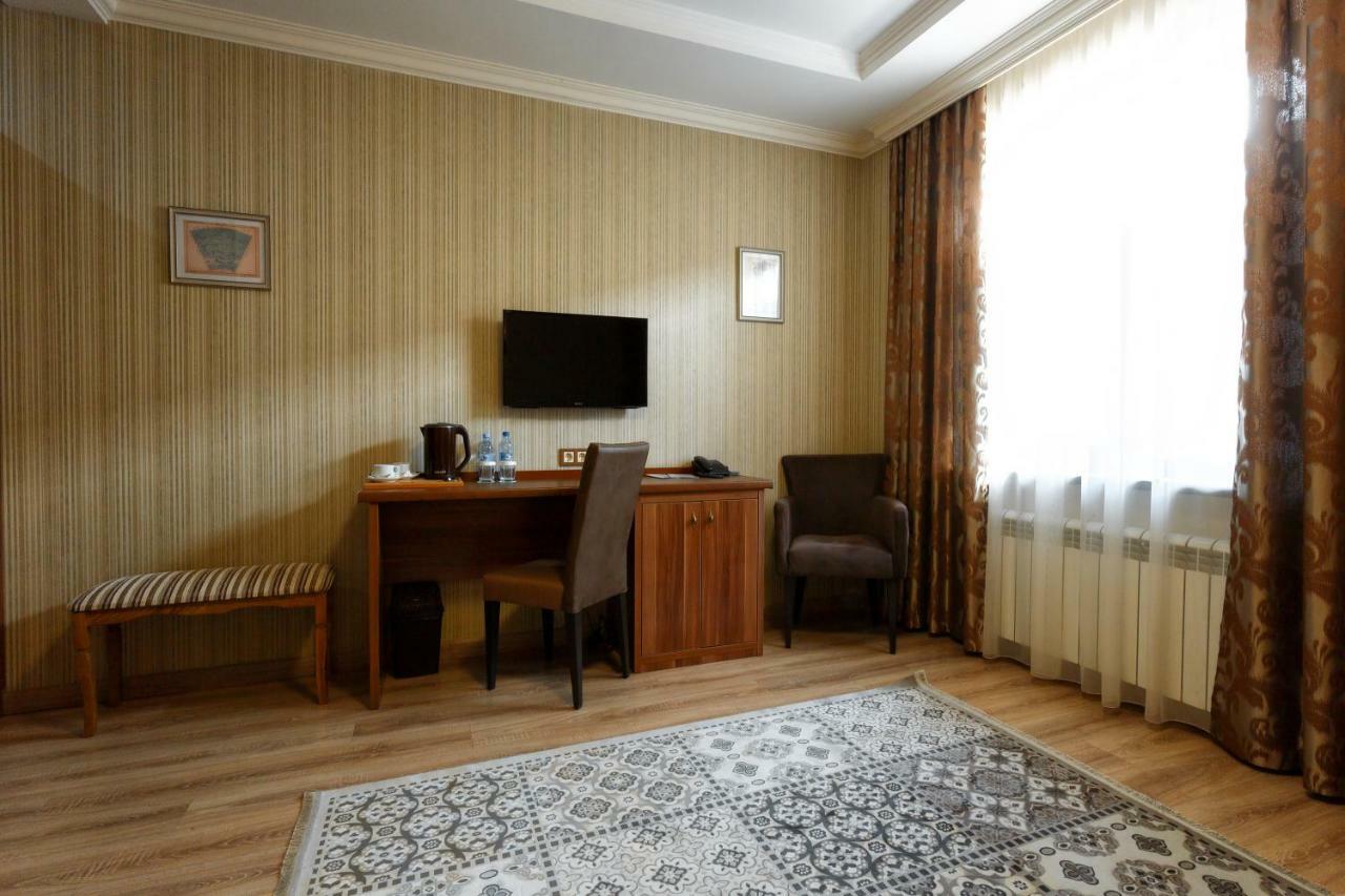 Sacvoyage Hotel Алма Ата Екстериор снимка