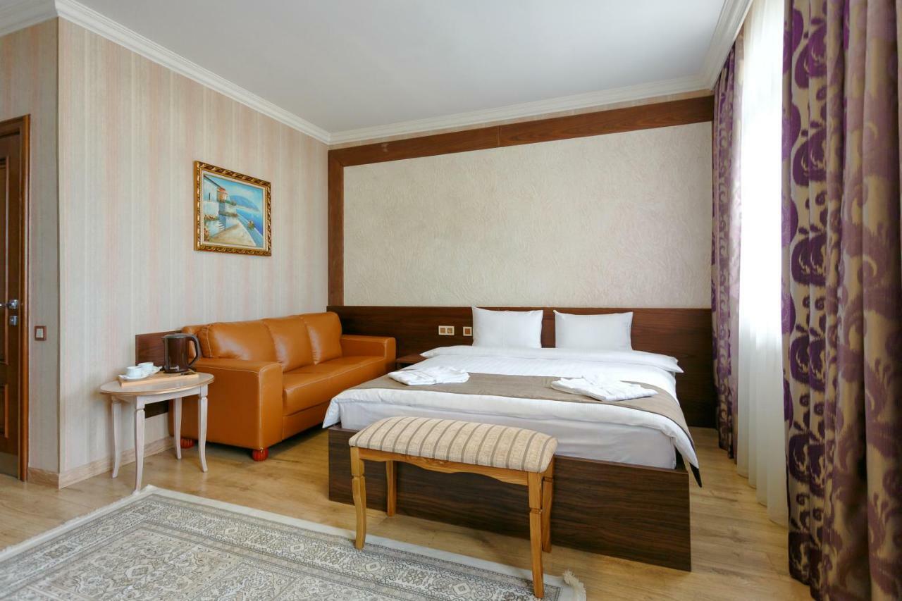 Sacvoyage Hotel Алма Ата Екстериор снимка