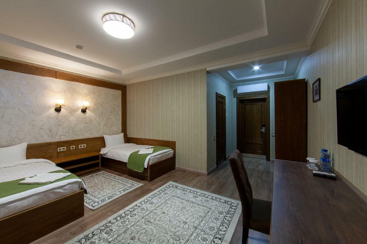 Sacvoyage Hotel Алма Ата Екстериор снимка